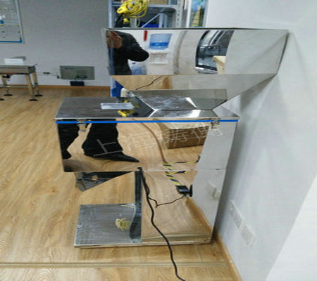 小型半自動包裝機(jī)